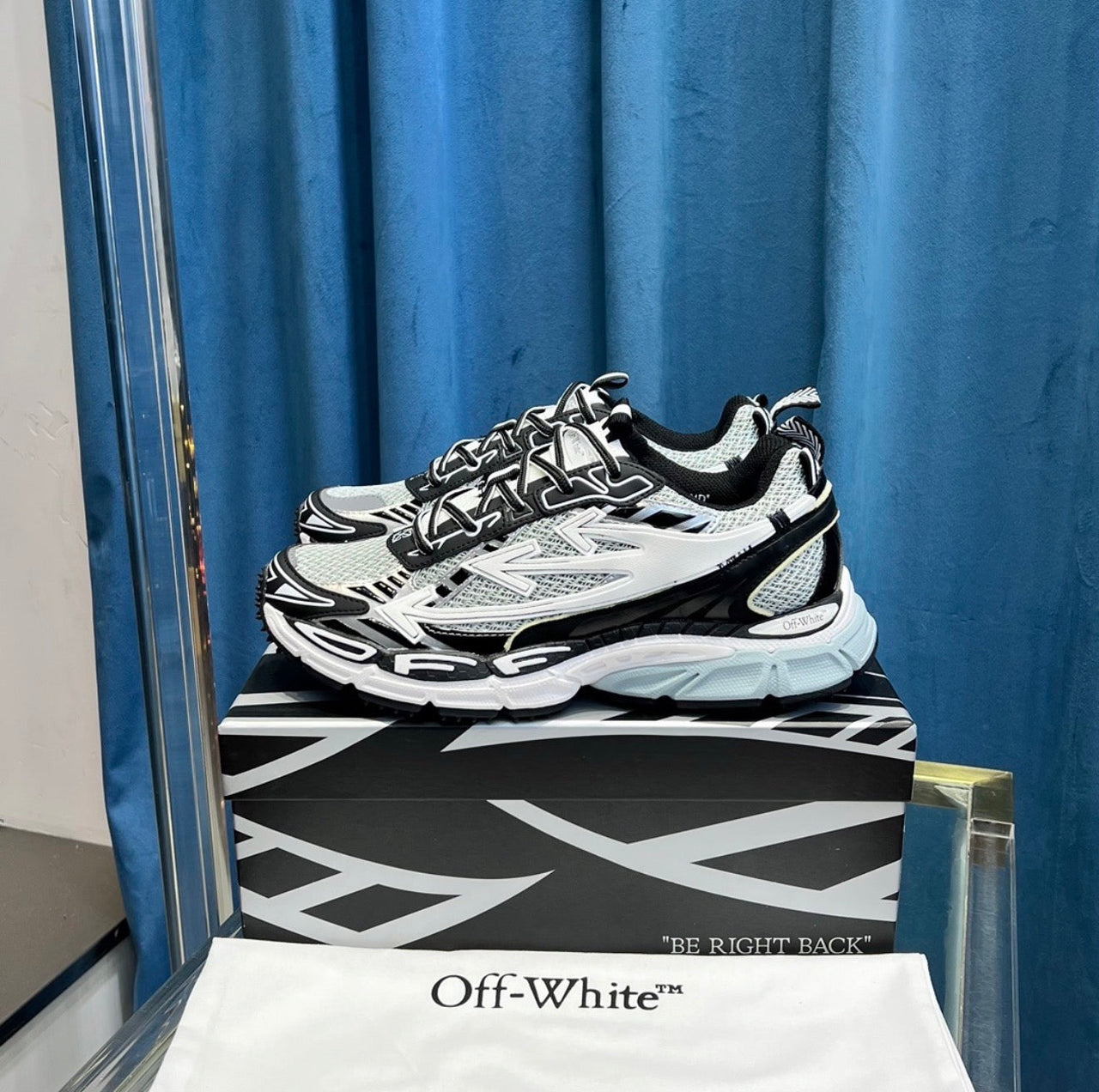 (PRE ORDER) OW TRAINER - BLACK / WHITE