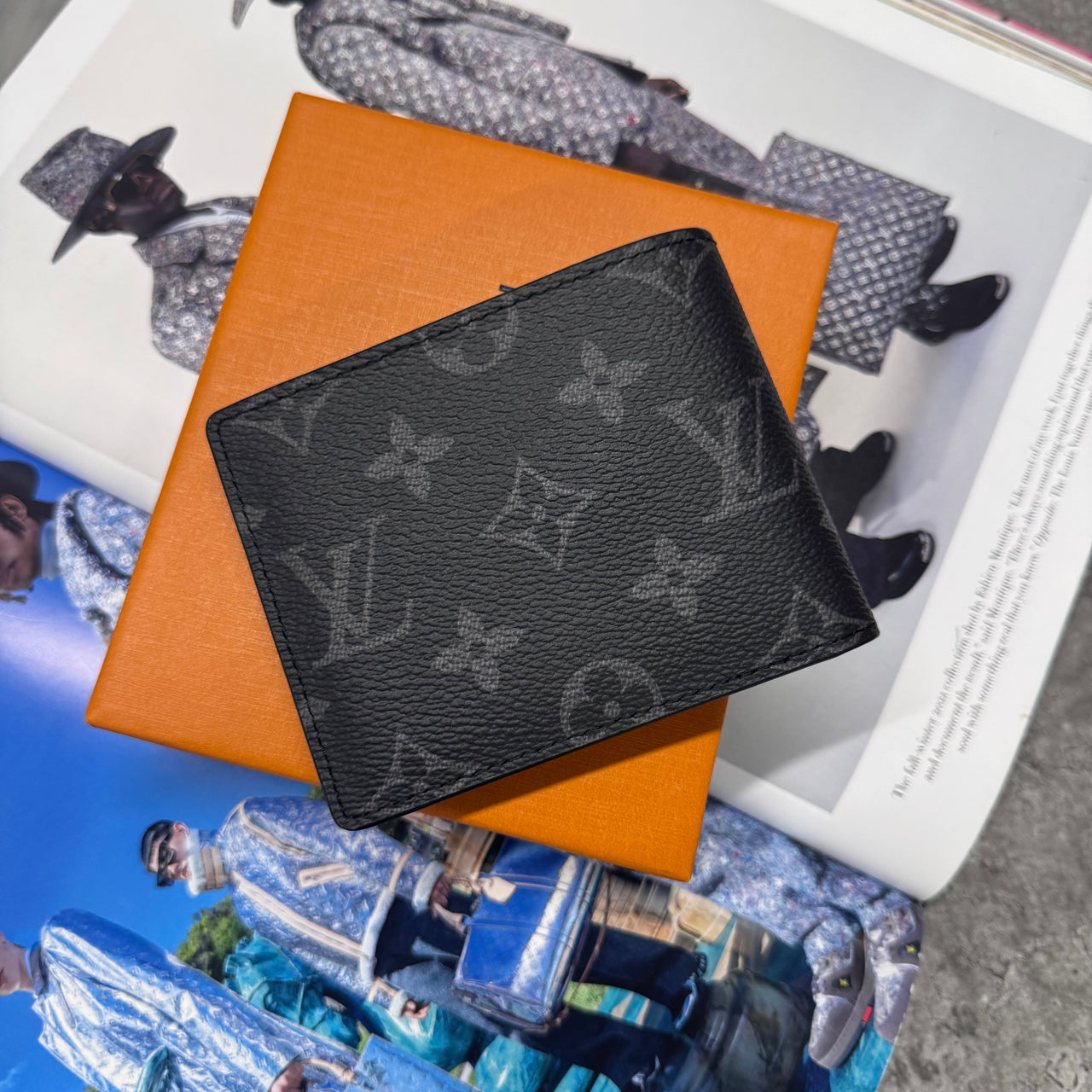 (PRE ORDER) LVE MONOGRAM WALLET - BLACK