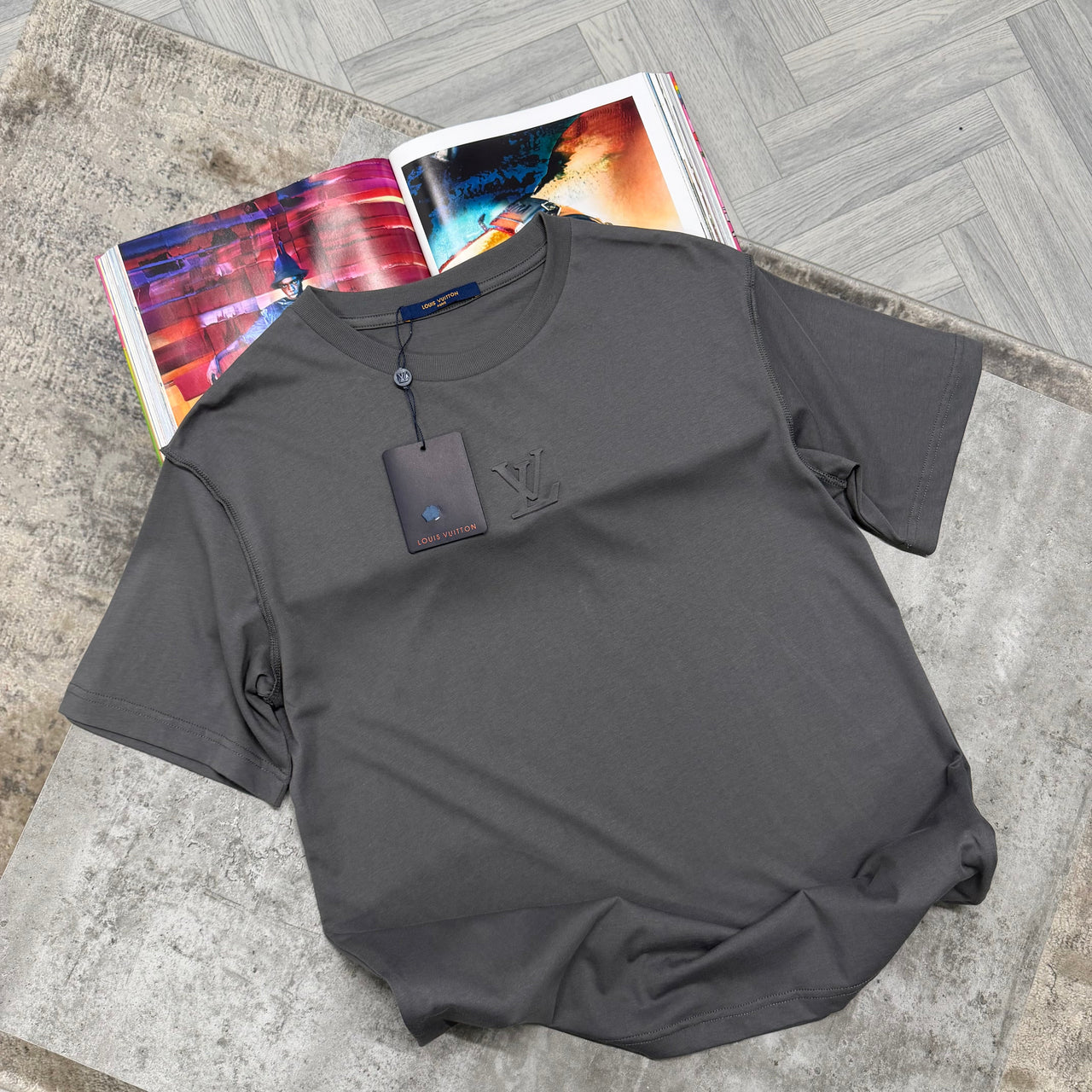 LVE CENTRE LOGO T SHIRT - CHARCOAL