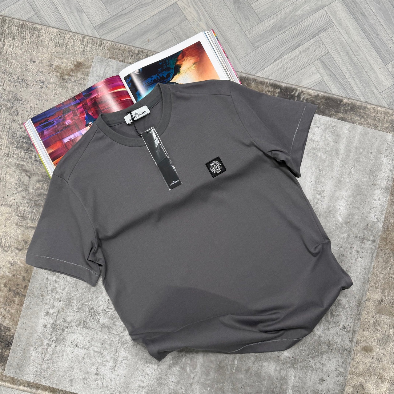 SI SQUARE LOGO T SHIRT - CHARCOAL