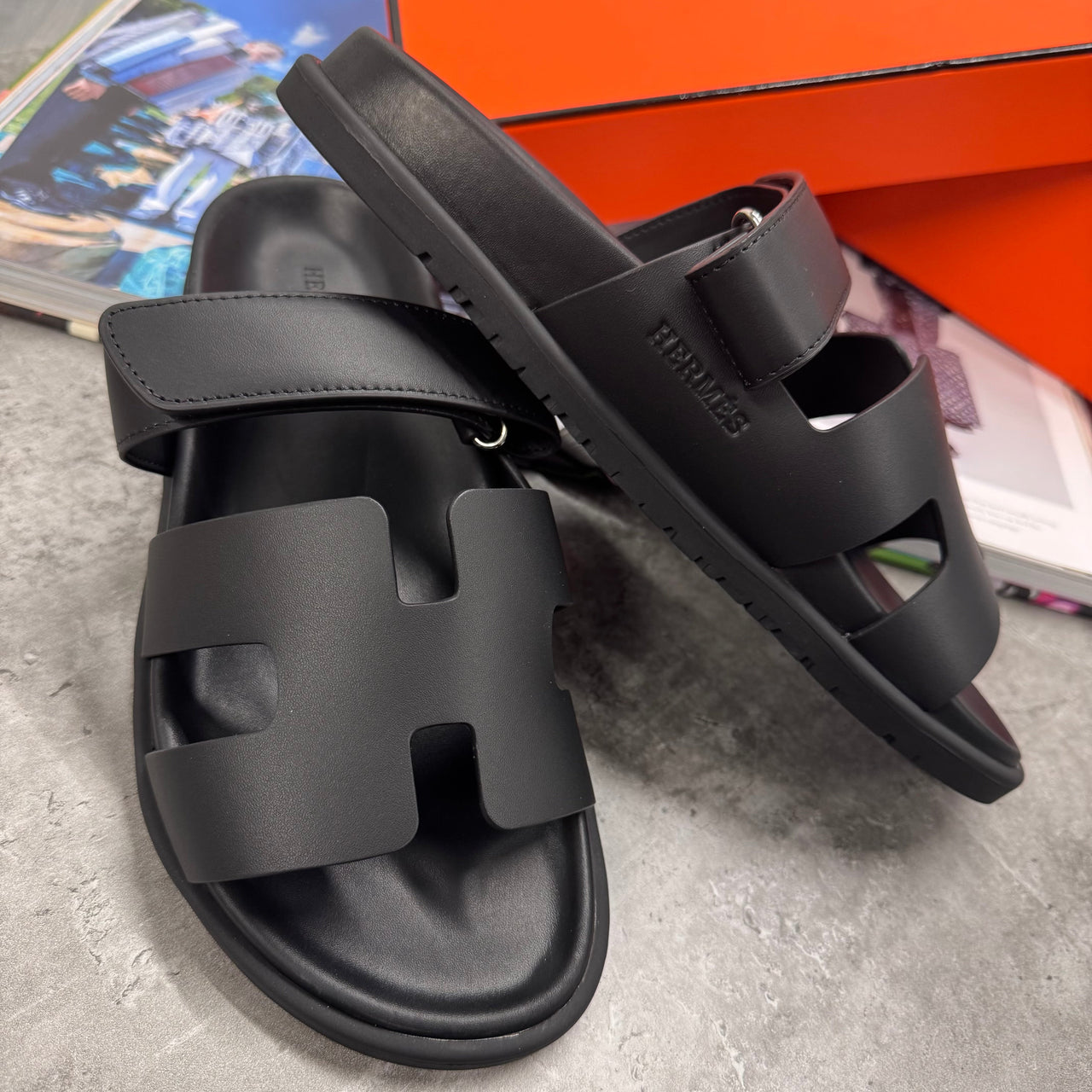 (PRE ORDER) H STRAP SLIDES - BLACK
