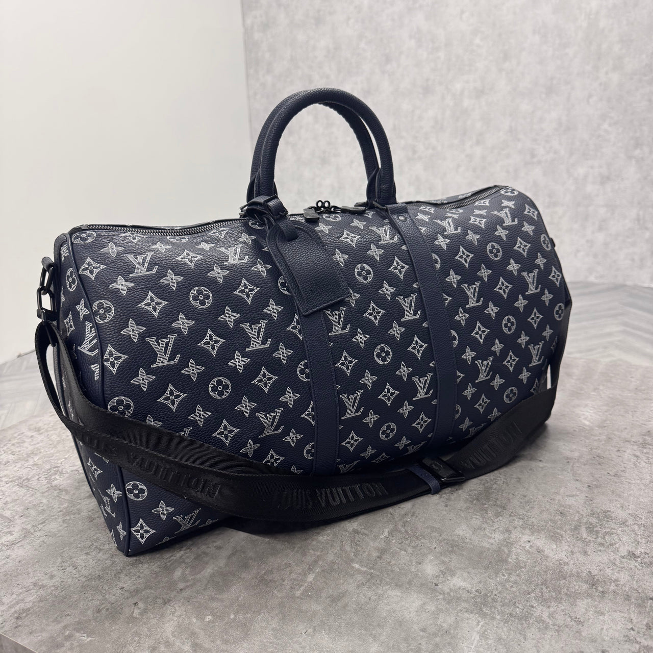 (PRE ORDER) LVE DUFFEL BAG (50) - NAVY / WHITE