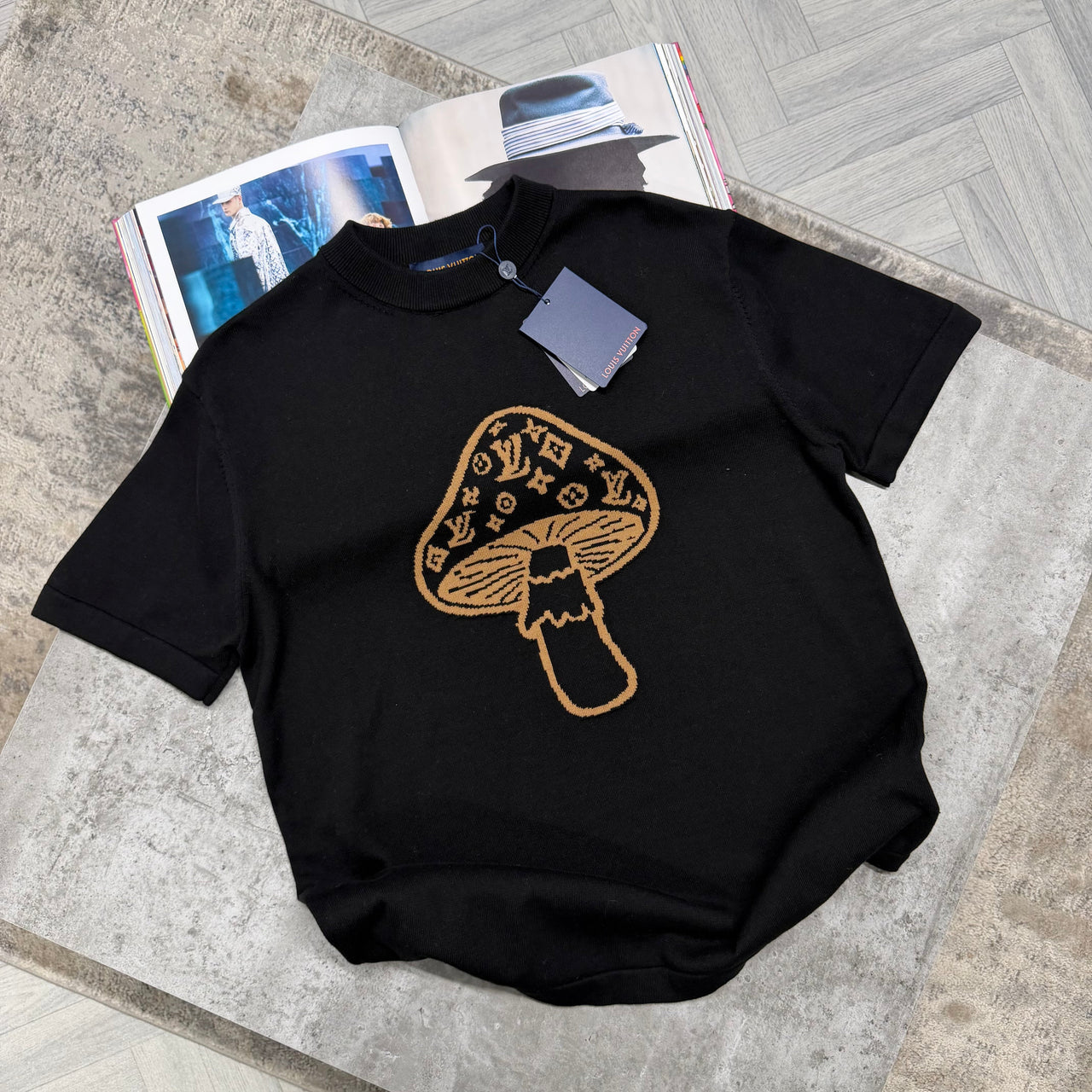 LVE MUSHROOM T SHIRT - BLACK