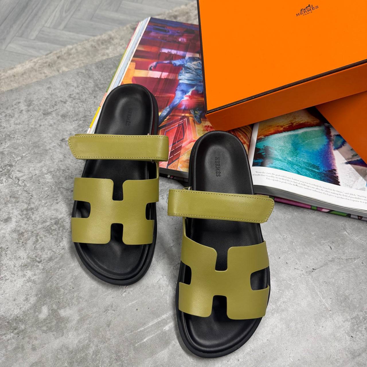 (PRE ORDER) H STRAP SLIDES - OLIVE