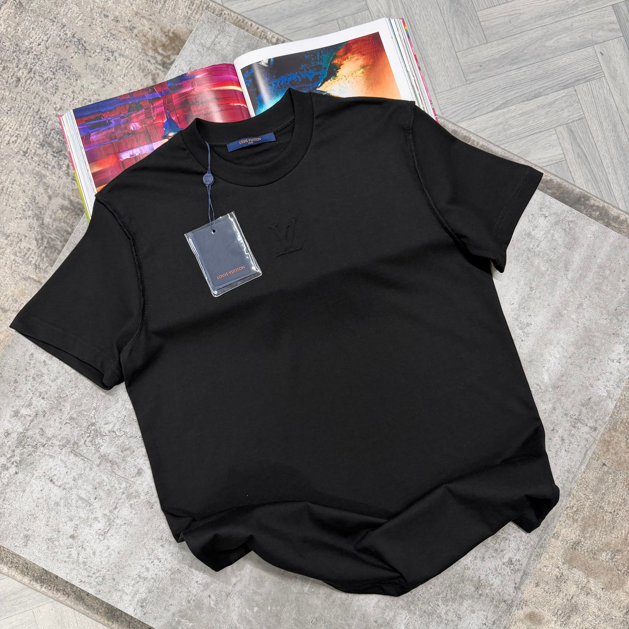LVE CENTRE LOGO T SHIRT - BLACK