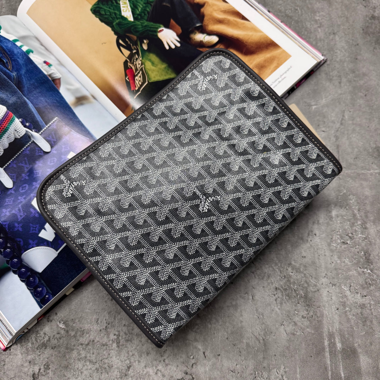 (PRE ORDER) GYRD POUCH BAG - GREY