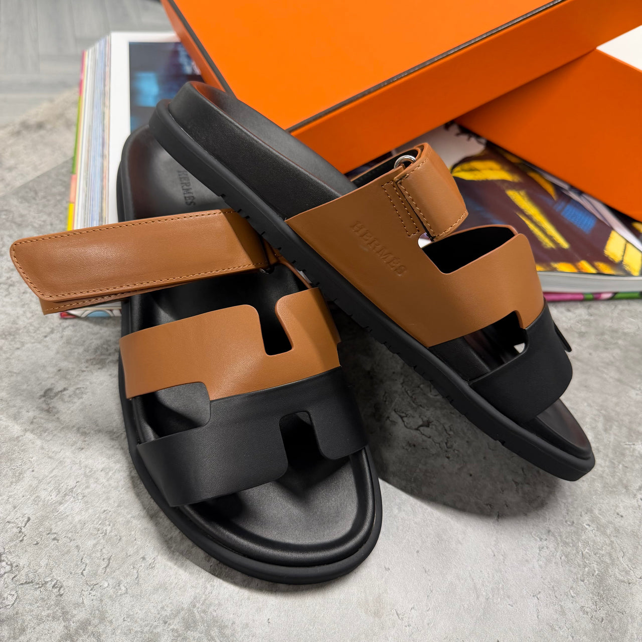 (PRE ORDER) H STRAP SLIDES - TAN / BLACK