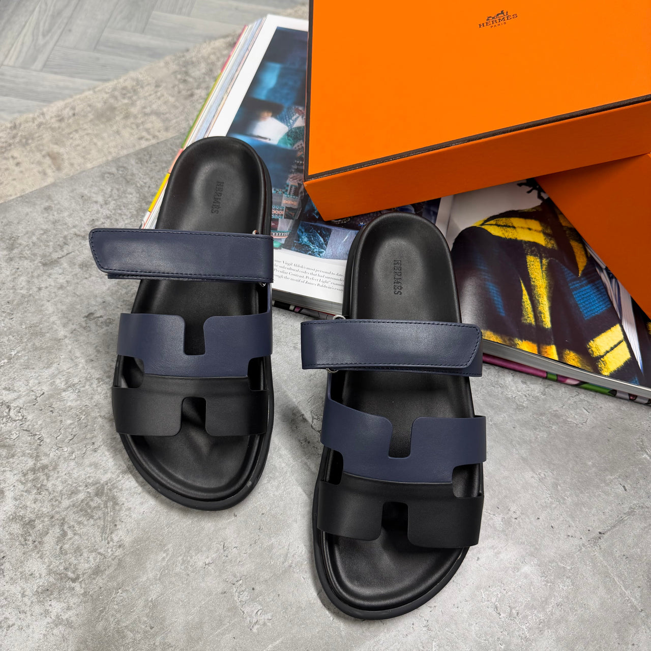 (PRE ORDER) H STRAP SLIDES - NAVY / BLACK