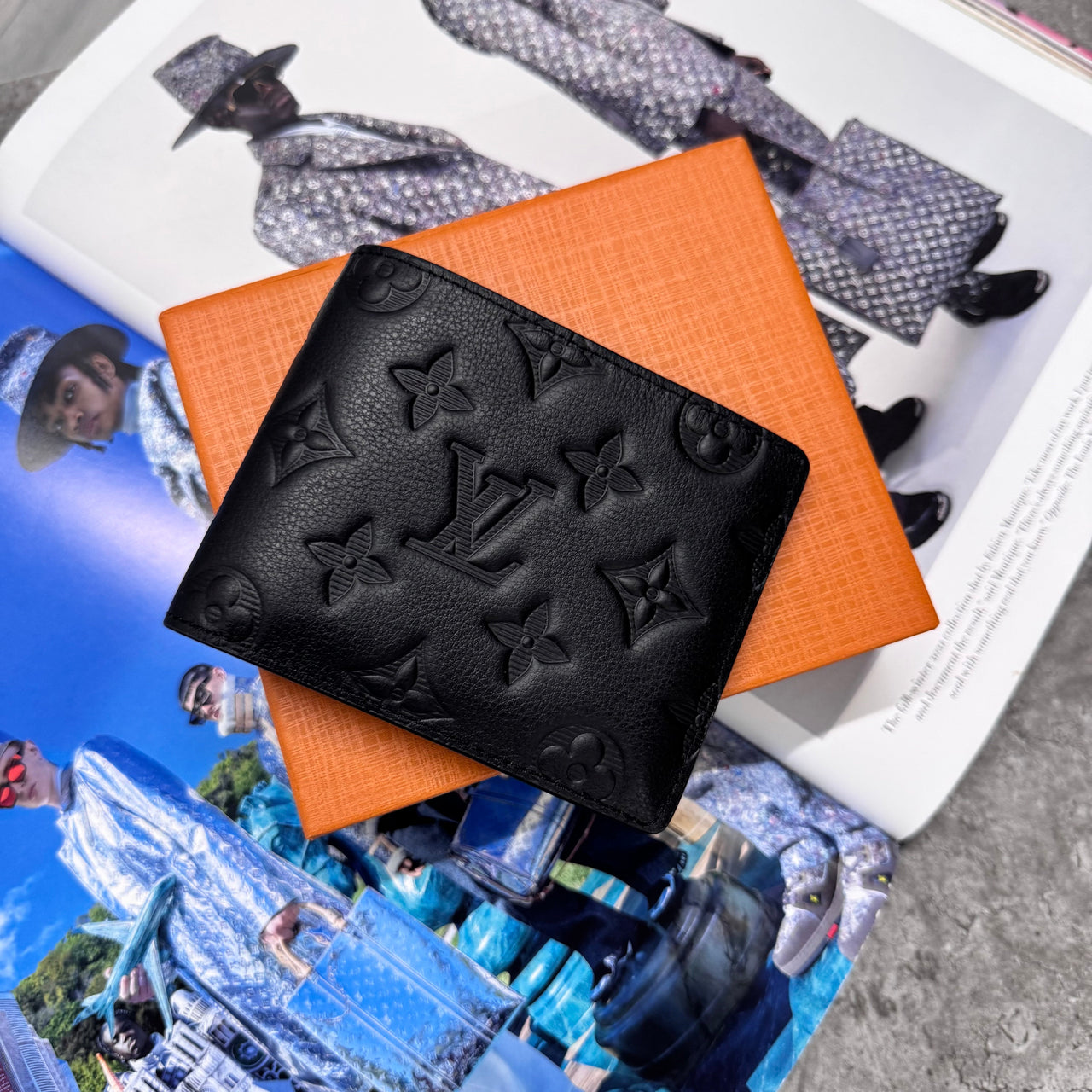 (PRE ORDER) LVE MONOGRAM WALLET - BLACK
