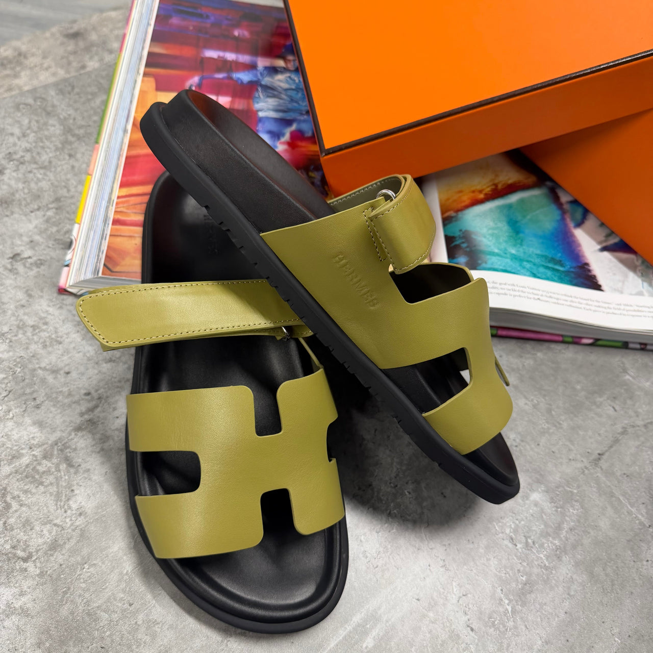 (PRE ORDER) H STRAP SLIDES - OLIVE
