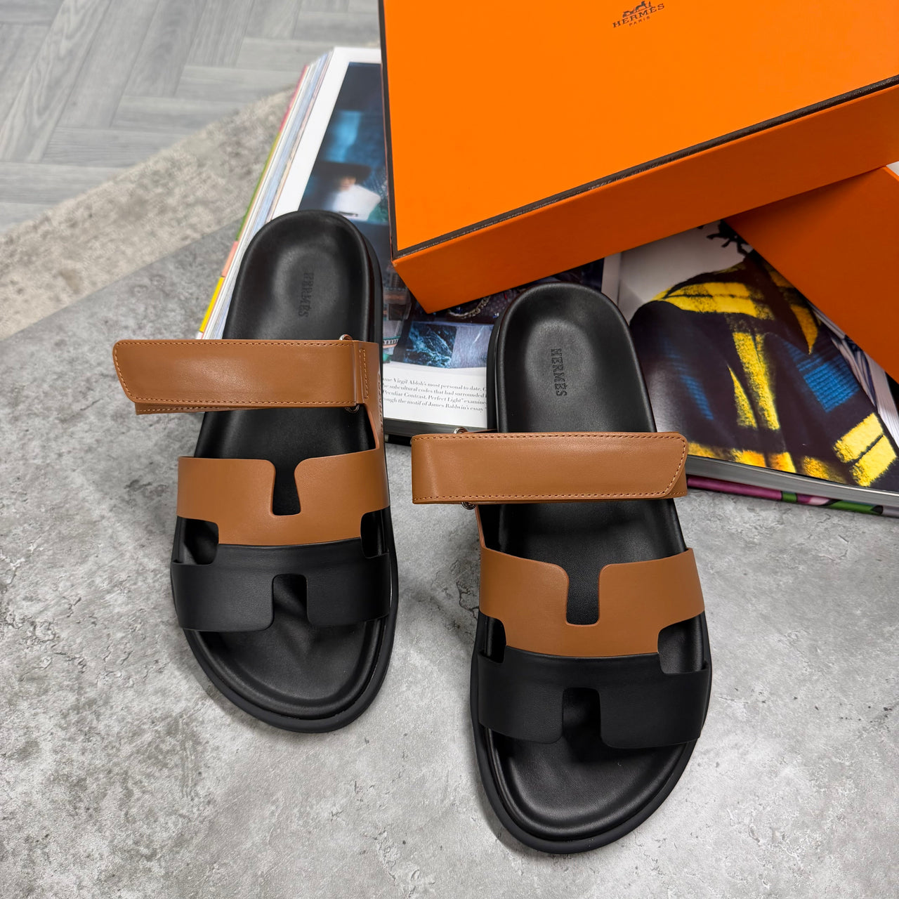 (PRE ORDER) H STRAP SLIDES - TAN / BLACK